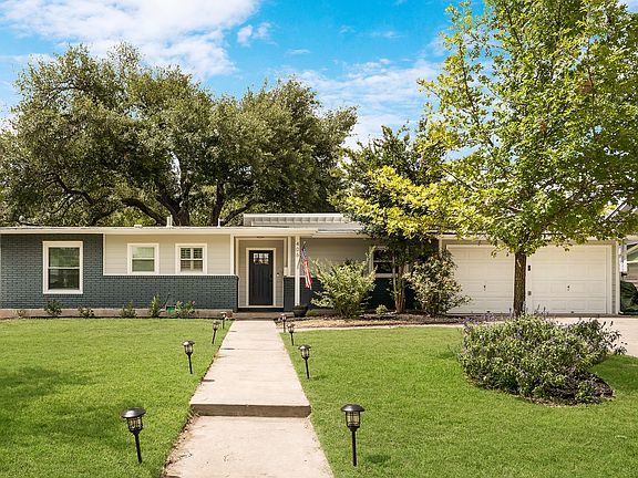 2nd image of 406 Oakleaf Dr