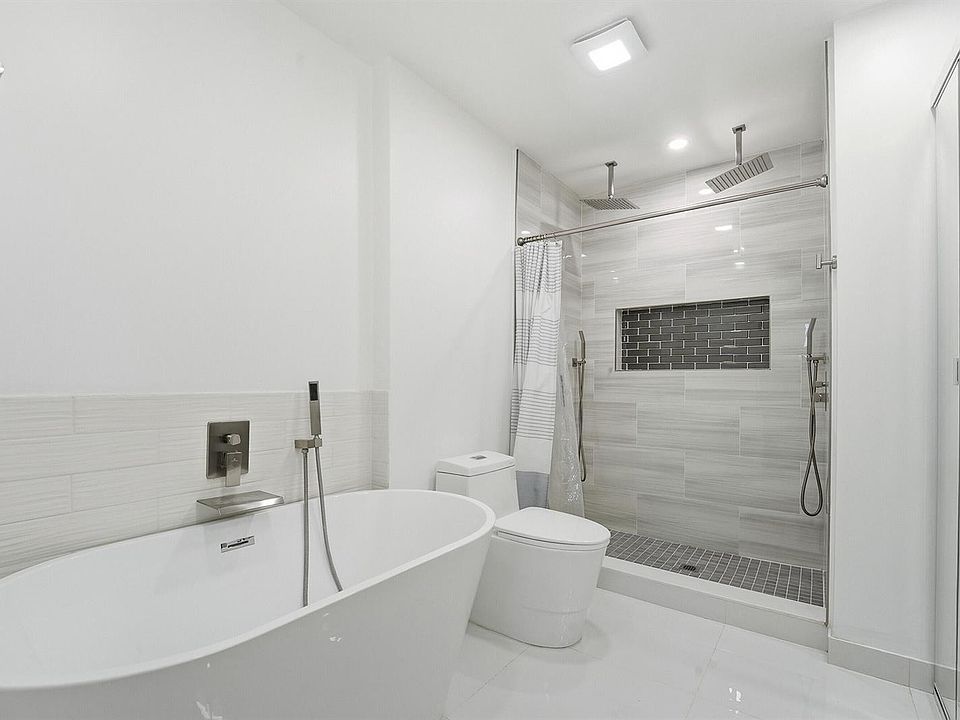 1st image of 640 NE 195th St