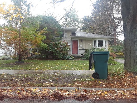 2nd image of 1014 Montrose Ave
