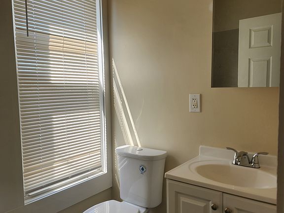 5th image of 157 N Clinton St #B