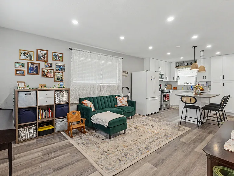 2202 W Mistletoe Ave #2200 — Photo 9