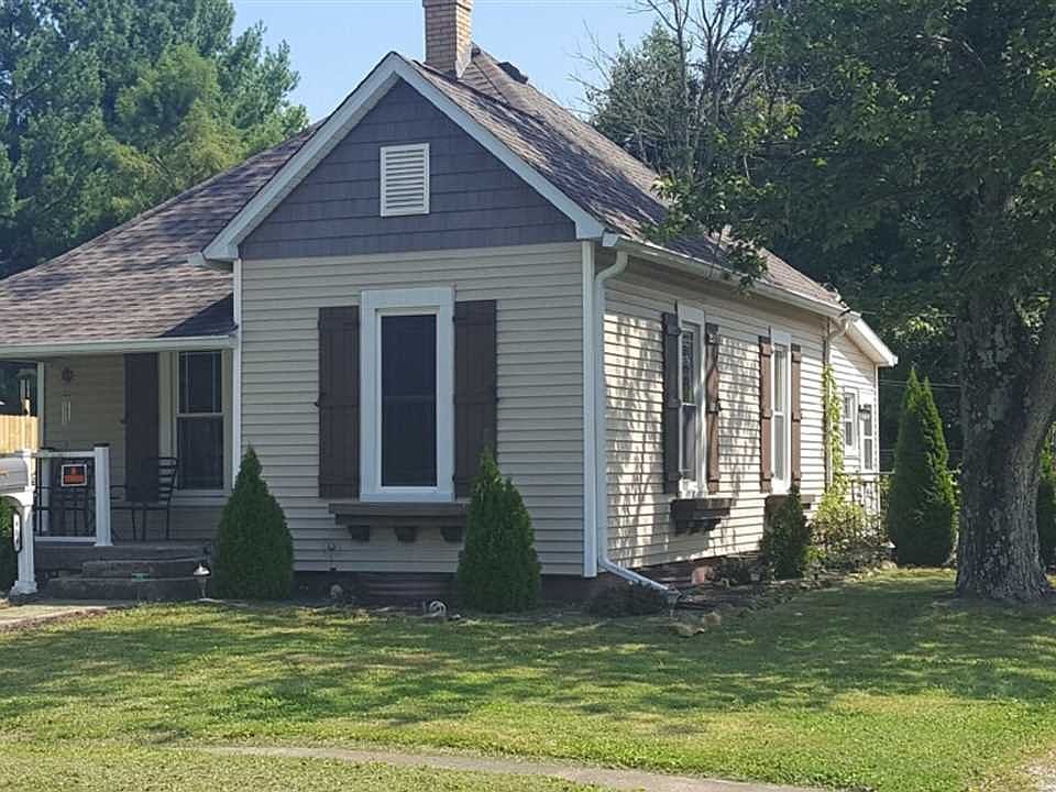 2nd image of 906 S Leavitt St