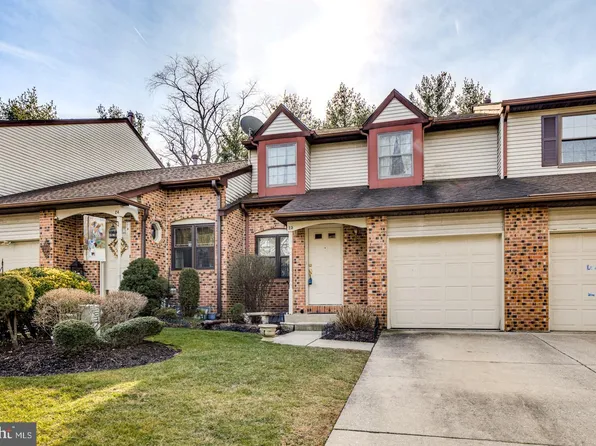 25 Greensward Ln, Cherry Hill, NJ 08002