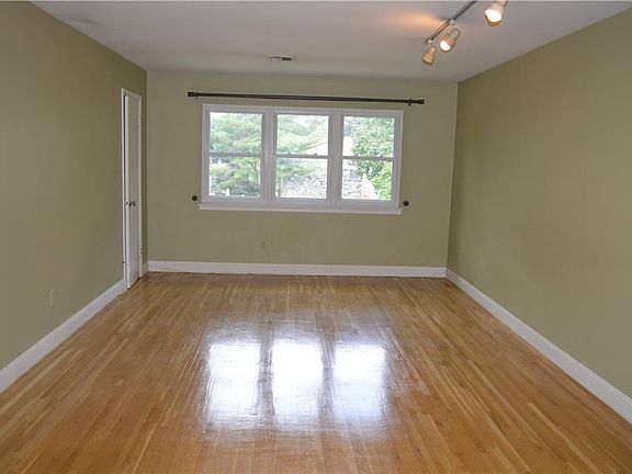 2nd image of 26 Milford Ln APT G