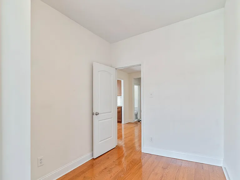 23-54 31st St #2G — Photo 8