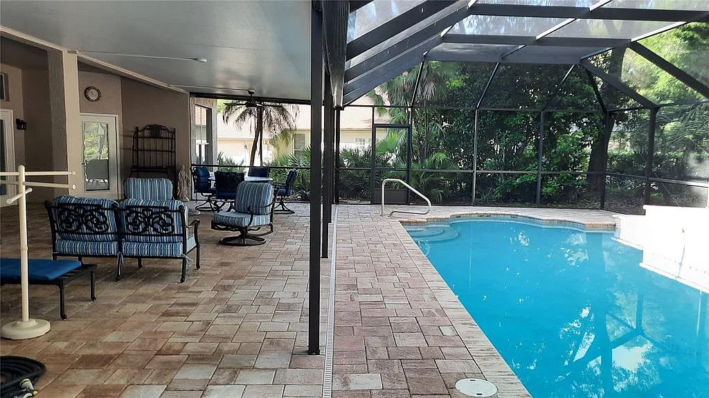 3 bed, 2.0 bath, 2059 sqft, $3,000 — Photo 4