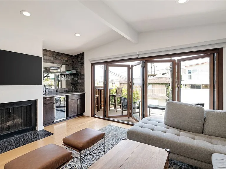1214 1st Pl — Photo 12