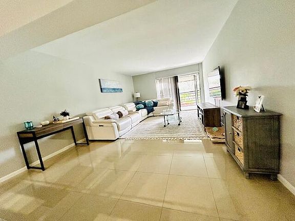 3rd image of 23370 Carolwood Lane