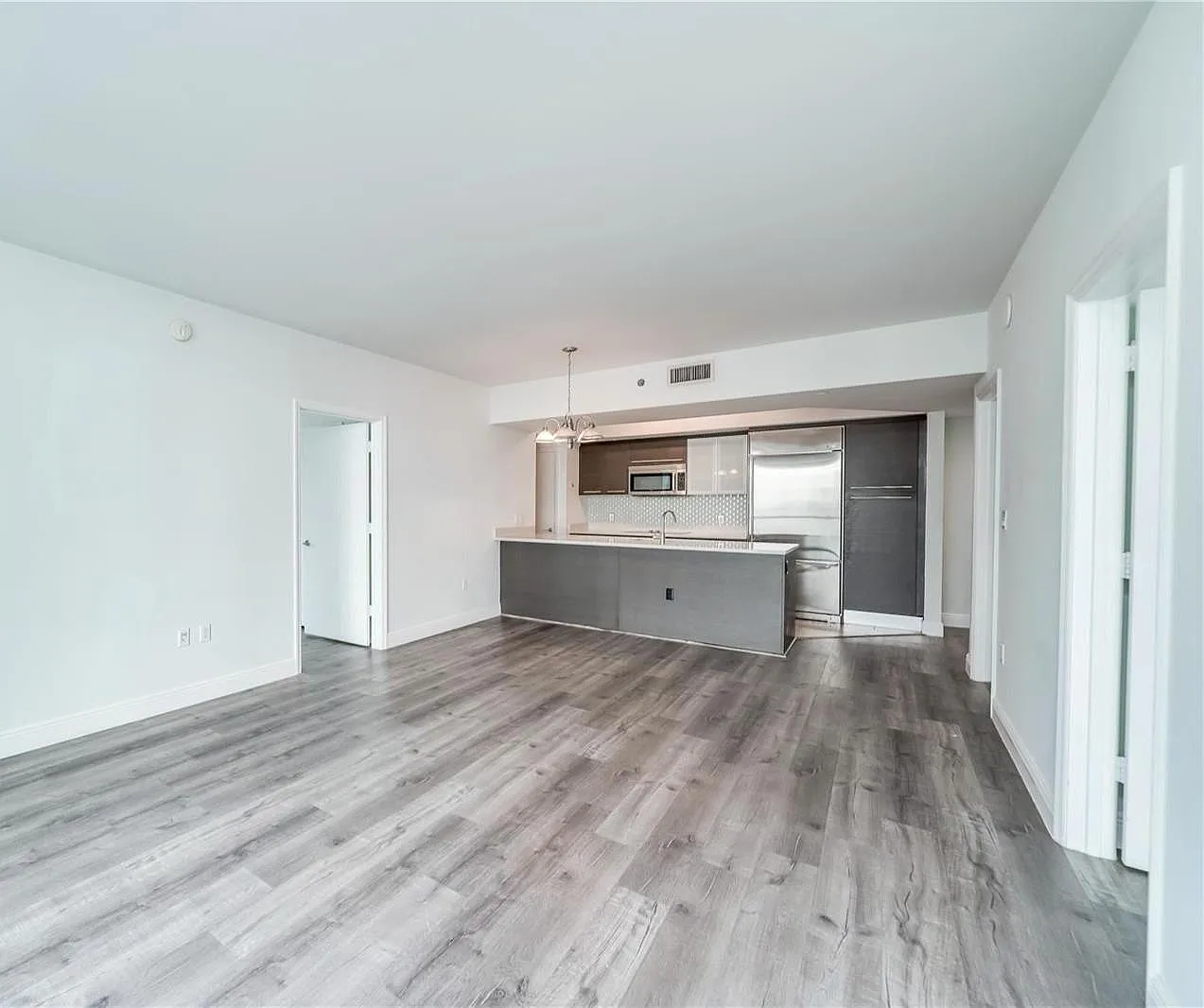 2 bed, 1111 sqft, $4,200 — Photo 2