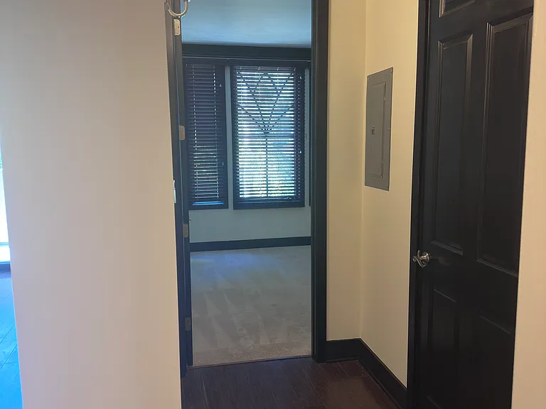 1138 Glenville Dr — Photo 20