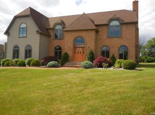 21 Far Horizons Dr, Newburgh, NY 12550