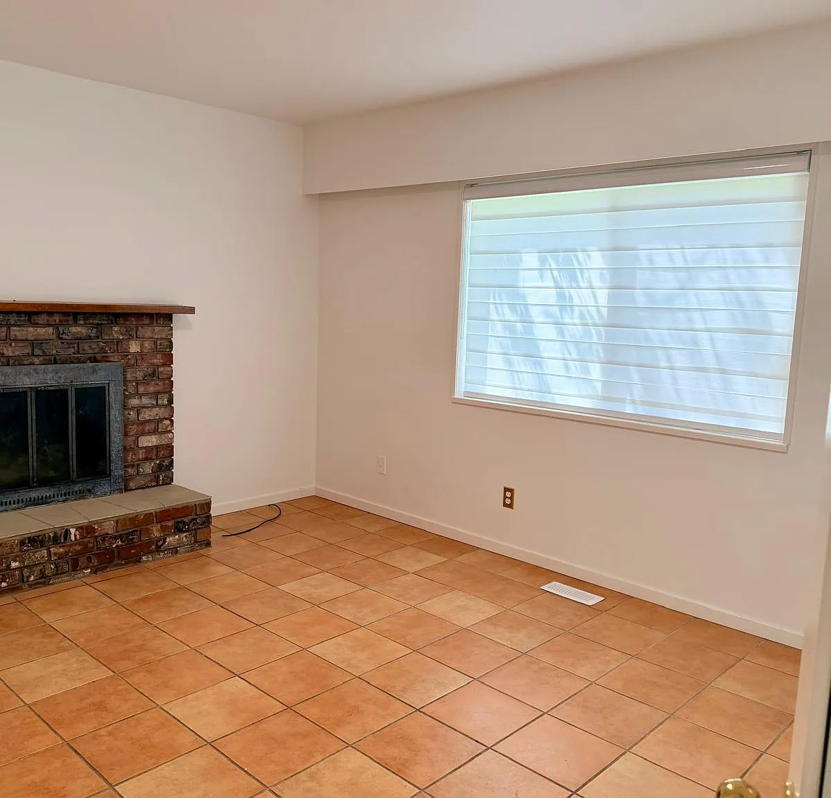 6 bed, 2400 sqft, $5,000 — Photo 4