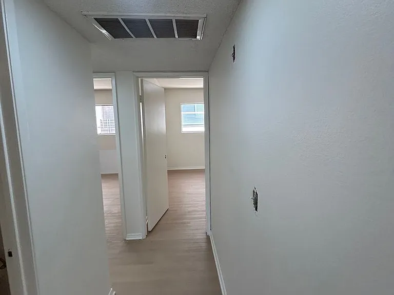 4108 Whitsett Ave — Photo 33