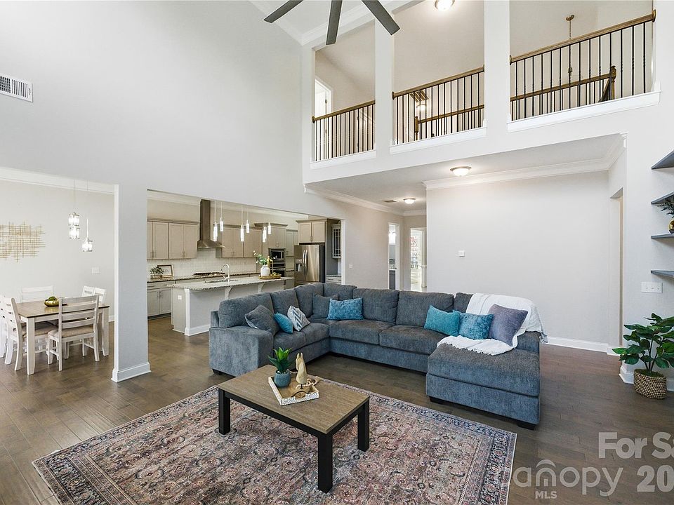1st image of 194 Forsythia Ln