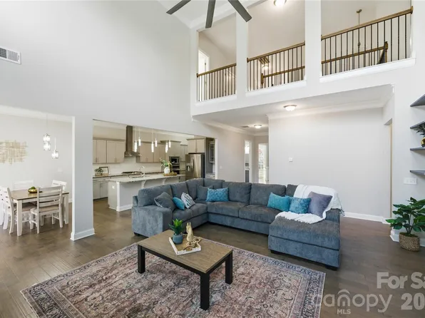 194 Forsythia Ln, Tega Cay, SC 29708