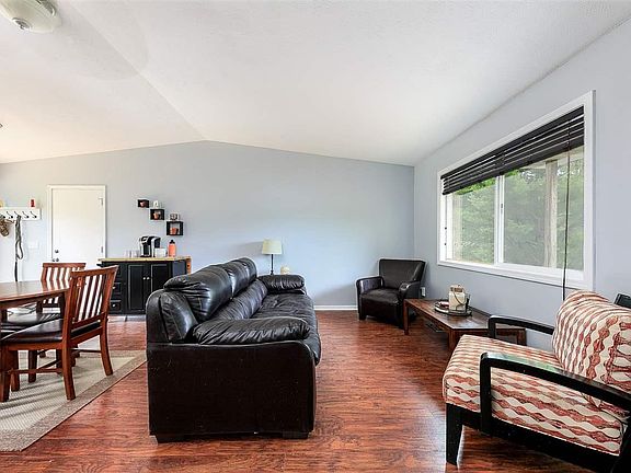 3rd image of 20325 White Oak Ct