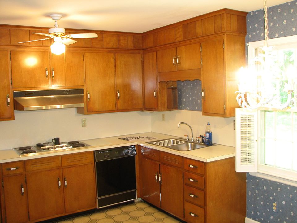 2nd image of 3321 Tiverton Pl