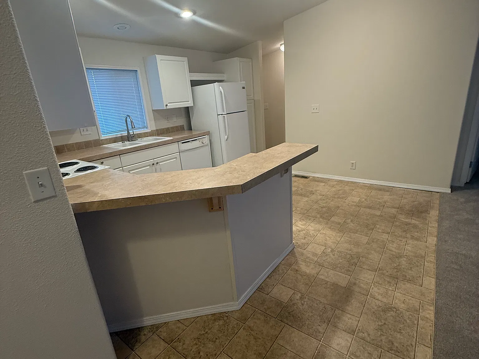 3 bed, 1232 sqft, $2,195 — Photo 4