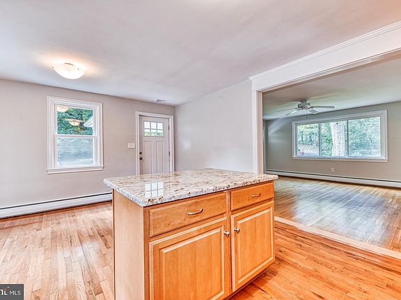 5th image of 973 Cherry Ln