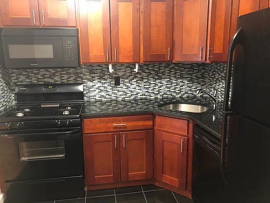 Rented by 18 REALTY | media 14