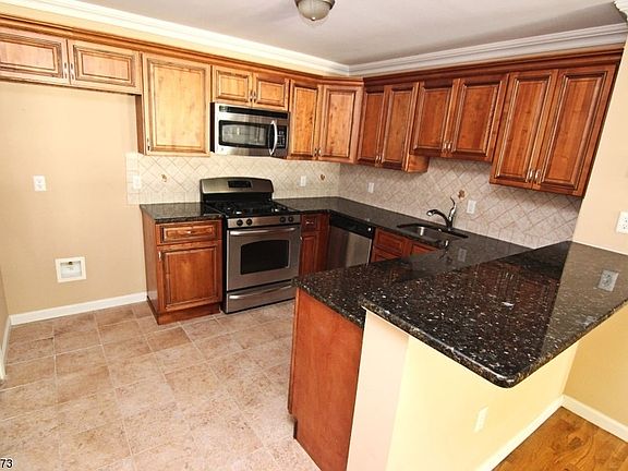 4th image of 54F So Maple Ave