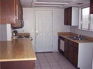4th image of 5142 Laurelwood Ave