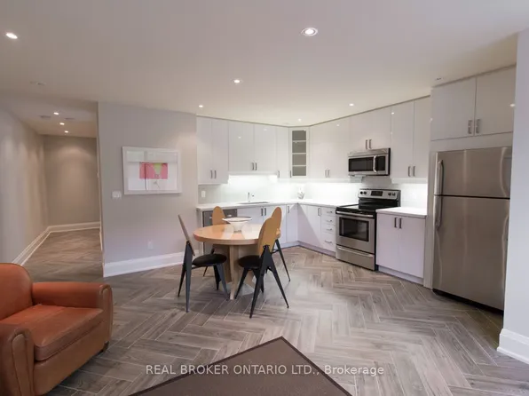 692 Mount Pleasant Rd #2A, Toronto, ON M4S 2N3