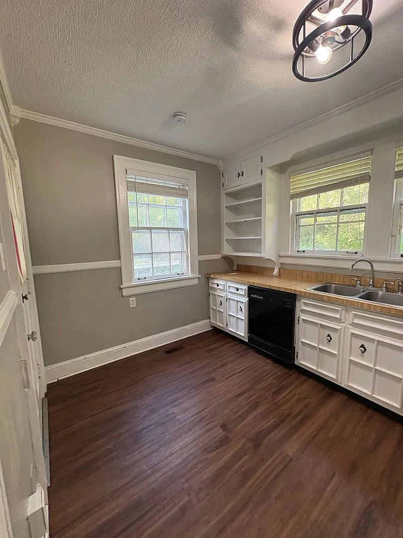 3 Bedroom 1.5 Bath House on Lookout Mountain — Photo 4