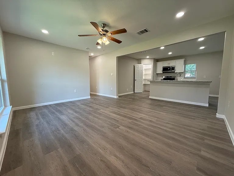 1817 Crescent St — Photo 7