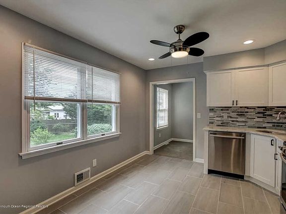 3rd image of 948 Meredith Dr