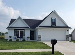 701 Willow Dr, Centerville, IN 47330