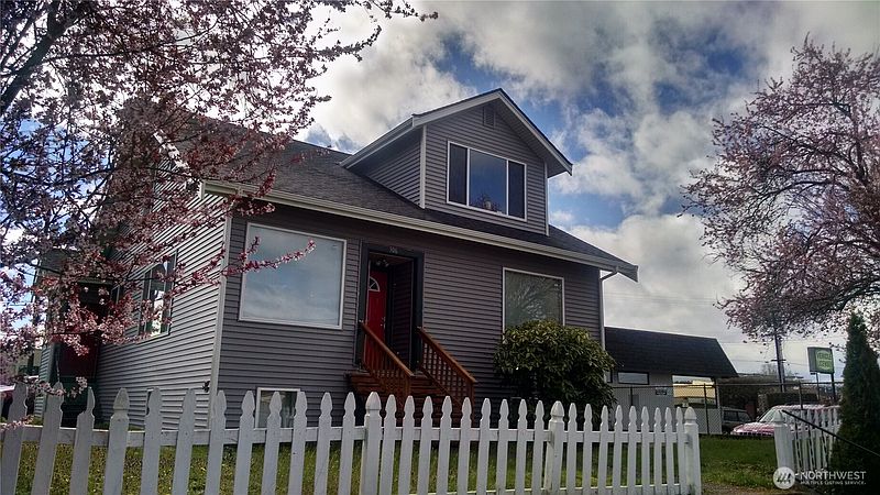 2nd image of 306 2nd ST NE