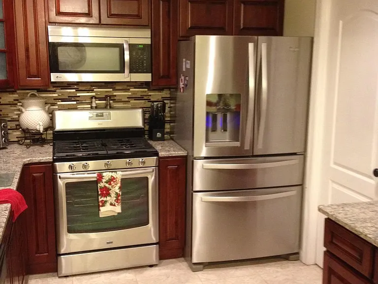 1009 Princeton Pl — Photo 3