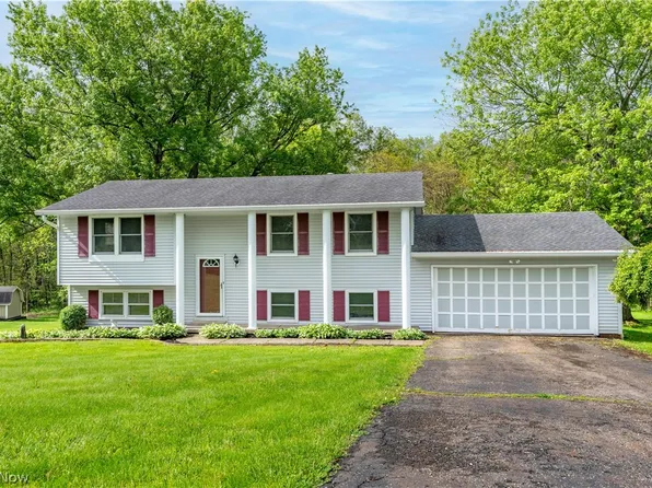1478 Plateau St NE, Uniontown, OH 44685