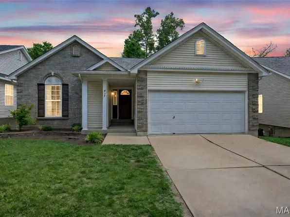 457 Winter Bluff Dr, Fenton, MO 63026