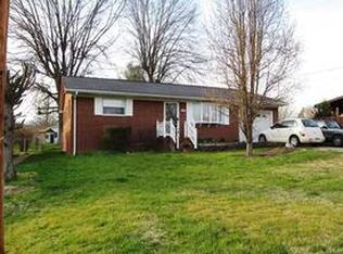 1417 Strawberry Rd, Saint Albans, WV 25177