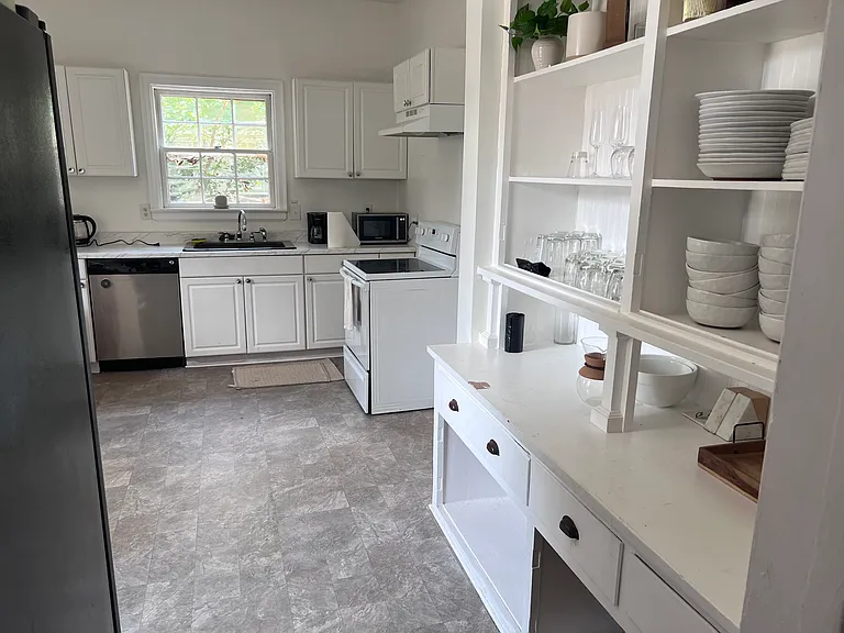 203 W Trinity Ave — Photo 3