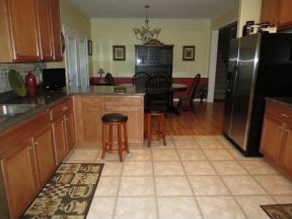 4th image of 221 Haywood Dr