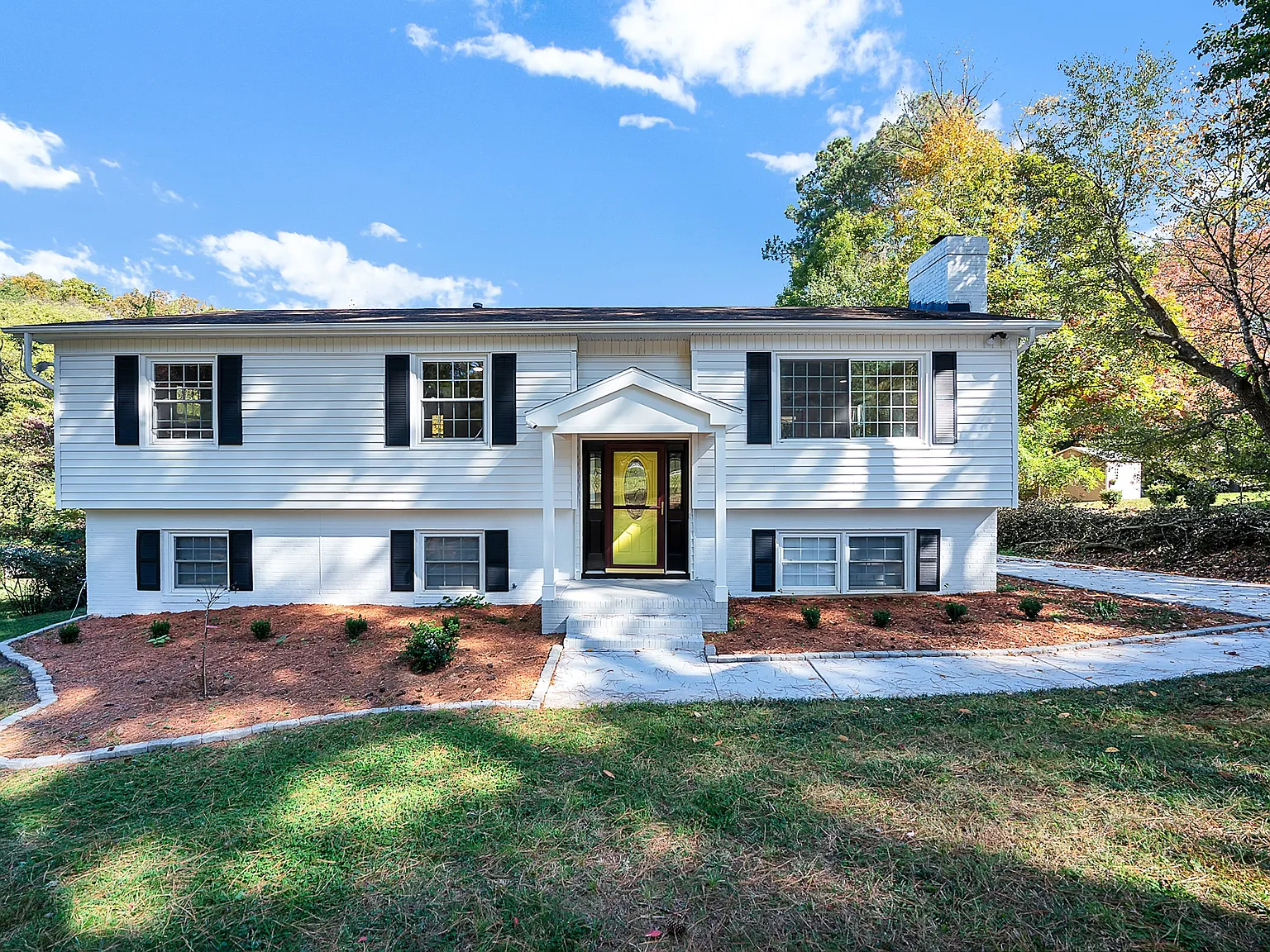 3 bed, $5,800 — Photo 1