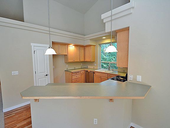 3rd image of 627 Chamfer Dr NW