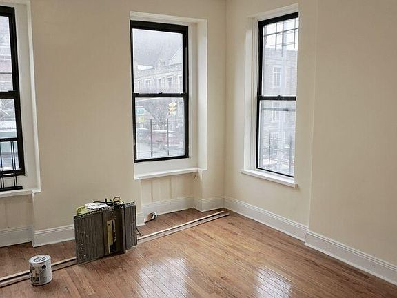 5th image of 211 Macdonough St #2