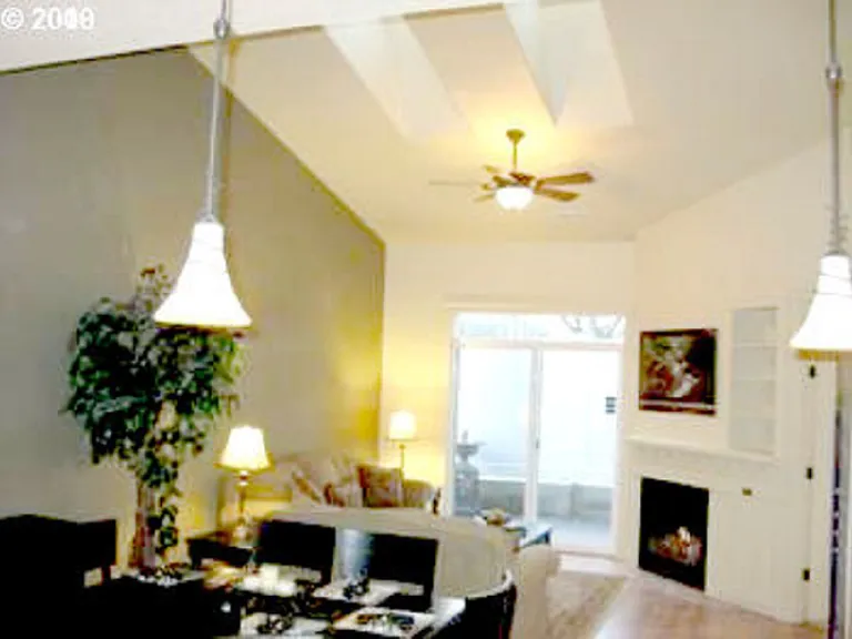 5210 NE 74th Ct — Photo 4