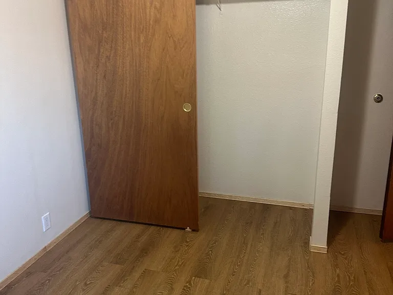 524 S Blakeley St — Photo 3