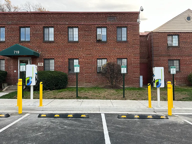 Fleetwood Village Apartments — Photo 11