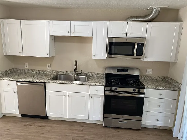 412 Alameda Ave — Photo 4