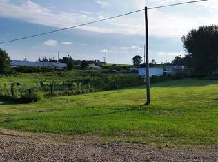 707 Marion Rd S, Central City, IA 52214