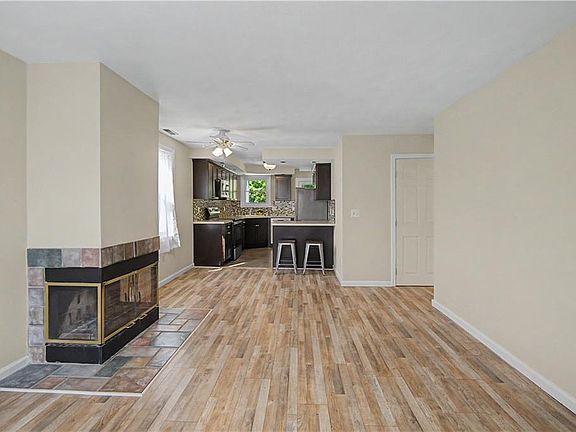 4th image of 3399 Post Rd APT 14