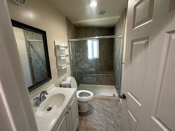 4th image of 927 Durant Ave
