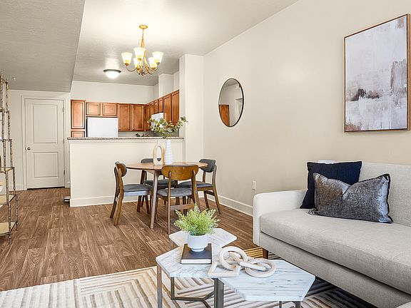 5th image of 4255 S Main St #3B-2Ba-1119Sqft