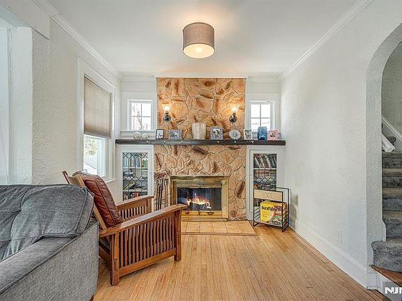 5th image of 336 Demarest Ave